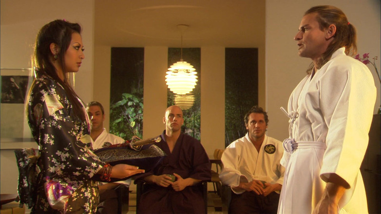 Fightclub: Un samurai ben dotato segna con la sua bella moglie...