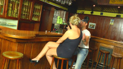 RetroLust: Bartender menggodaku dan memekku