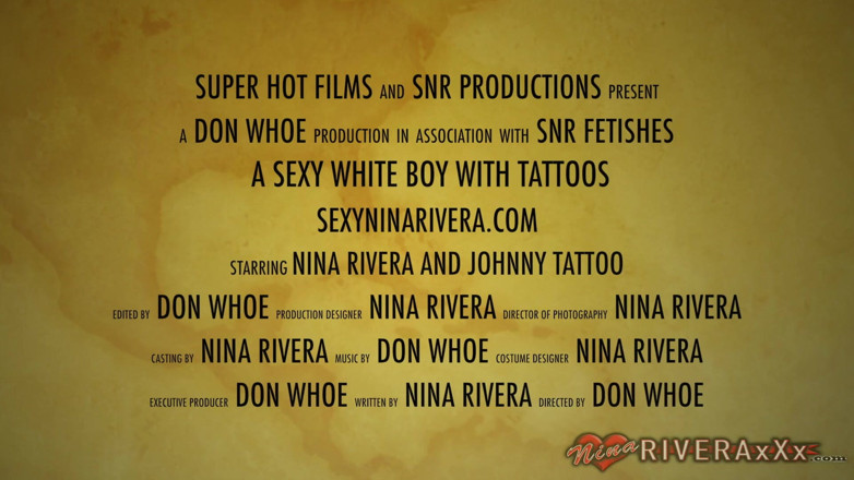 Super Hot Films: Vit pojke med tatueringar kan inte hänga med mörkhyad slampa /...