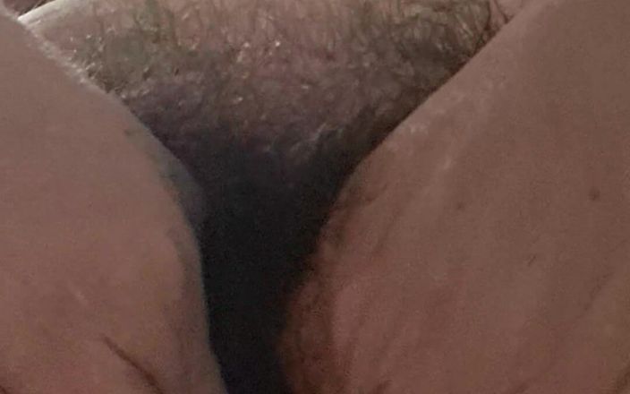 Mommy big hairy pussy: Khoe âm đạo của tôi trước máy ảnh cho người yêu của tôi