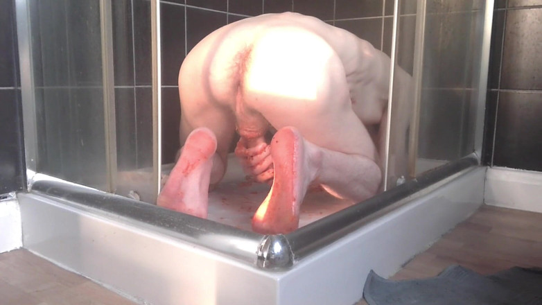 Forest Boi: Il giovane gay mangia cibo dal pavimento