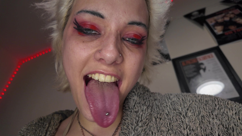 Glitterqueen1999: Mouth Tour 4K