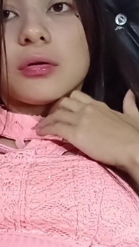 Sevgilim beni lezzetli bir oral seks ve hardcore seks ile karşılıyor