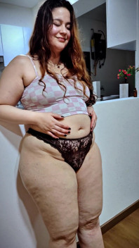 Nicole La Provocazione Grassa Sciocca: Dondolato Culo Cellulite E Danza Del Ventre Morbida