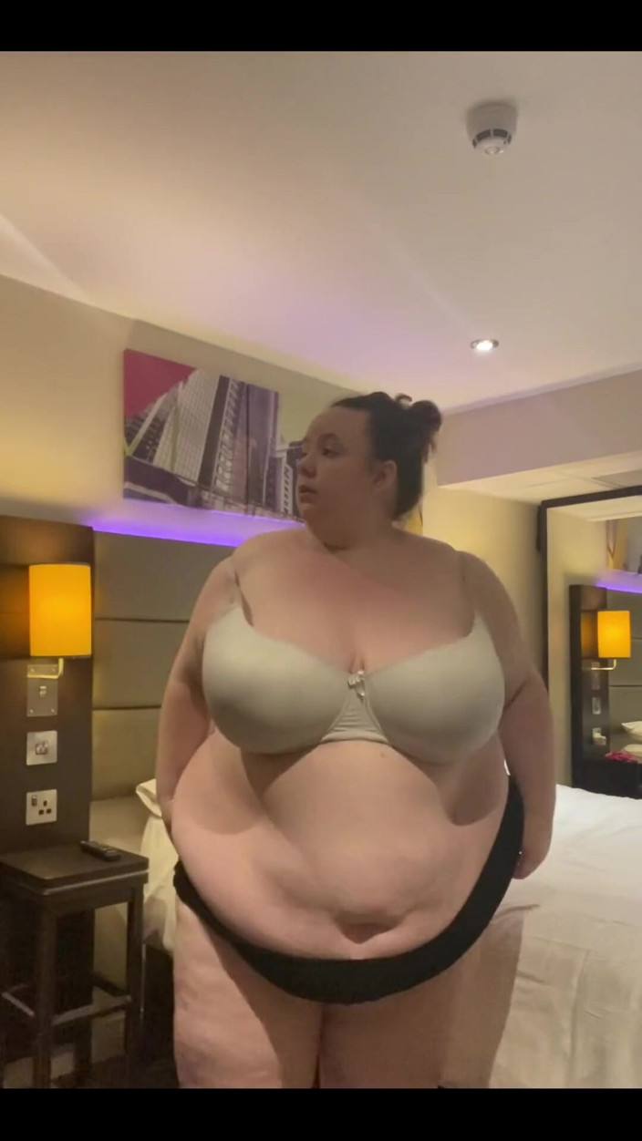 ivygoldpremium: Brunetka SSBBW