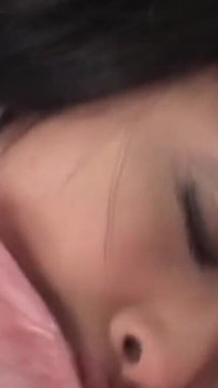 Jururawat Muda Asia menunggang pesakit dengan keras untuk pancutan muka yang kucap