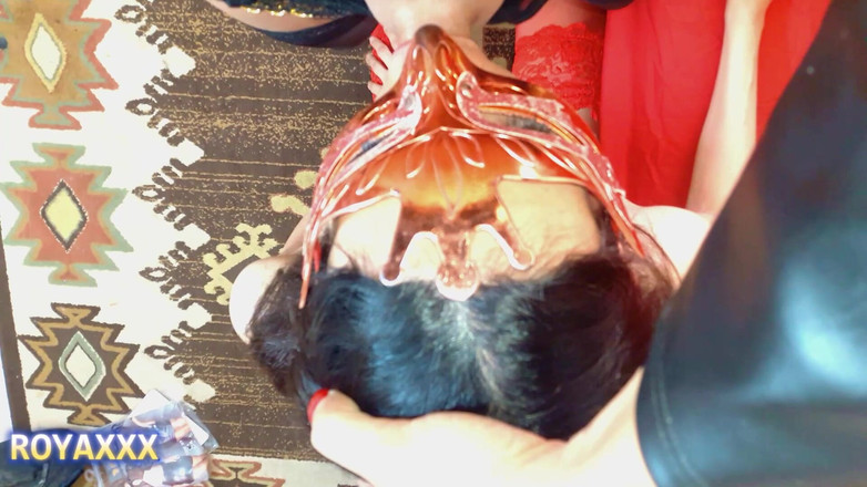 Royats: 深喉和深操我的变性女友，射在她嘴里，她吞下我的精液