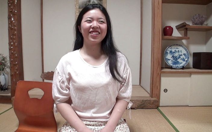 Japan Lust: Mollige tiener Chika Miyake gretig naar plezier