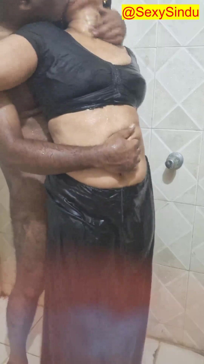 Sexy sindu: Indian Wife MILF Is Bathing in Saree