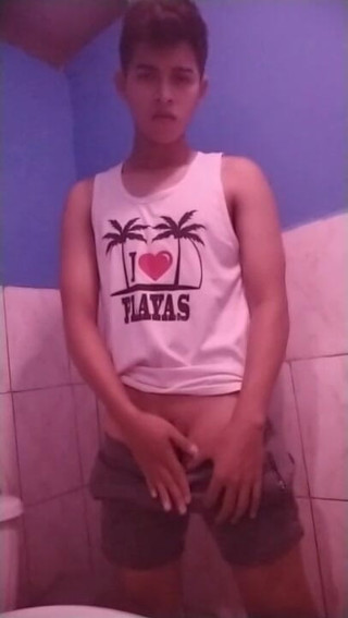 Chicos Virales: Horny teen boy in he bathed