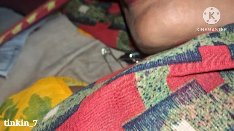Tinkin_7: Une femme mariée du village desi l’a mise dans sa...