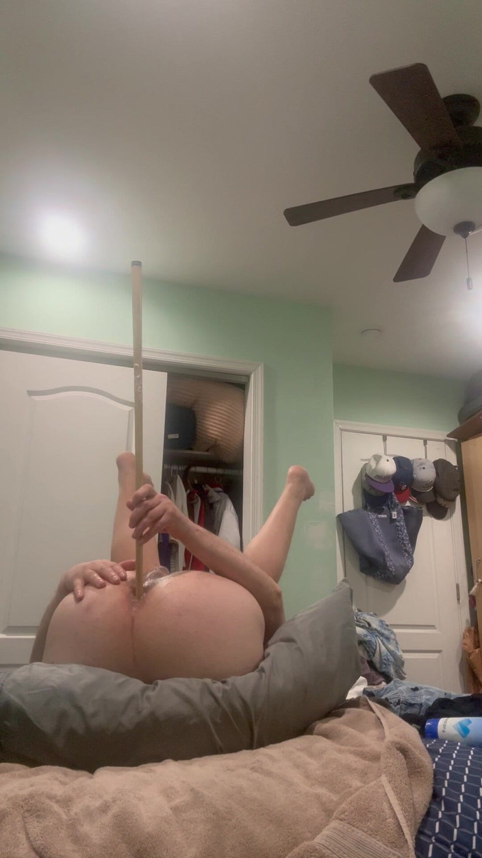 TakeMe35: Sissy pieprzy własny tyłek