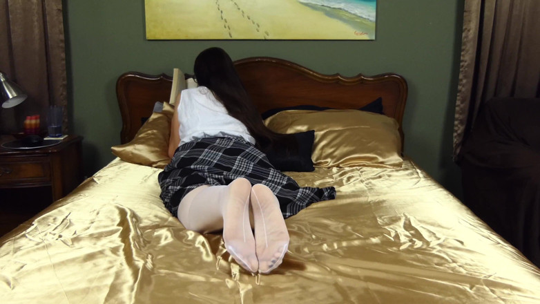 Christina Sapphire: Calze e dita dei piedi