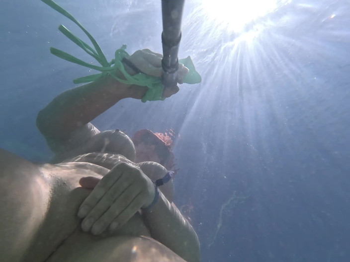 Emma Voyeur: Girl Swimming Naked Underwater No Panties