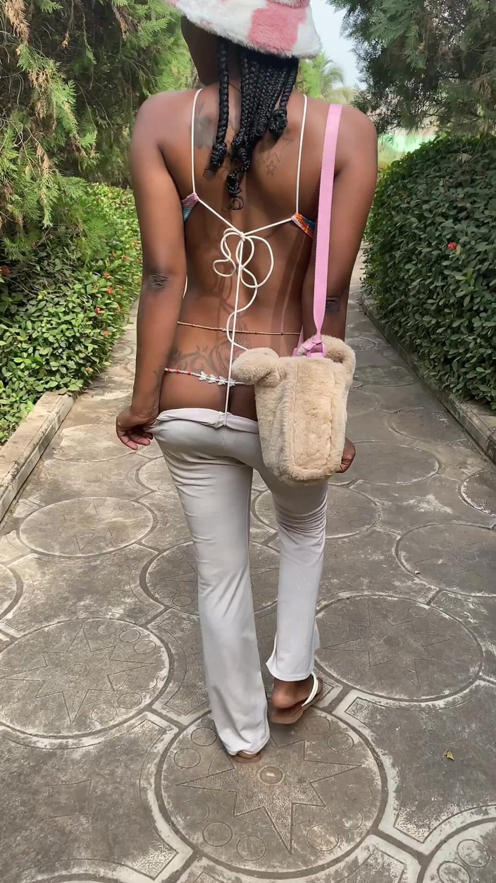 Perfectdime: Sie liebt riskante draußen