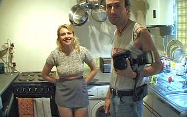 Real Sex Pass: Хорошенькая Сара делает свою первую обнаженную фотосессию в любительском видео