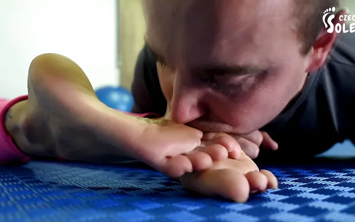 Czech Soles - foot fetish content: Gym Trainer Smells His Client's Sexy Feet and Stinky Socks