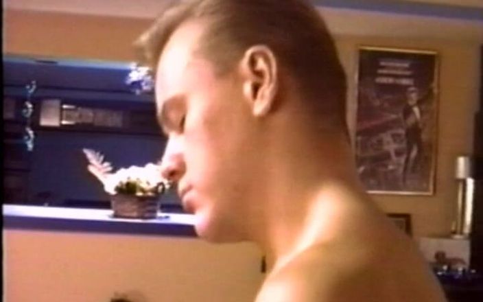 Gay RetroX VHS: Cowok-cowok Ini Menjelajahi Jalan Dunia Perjaka #7