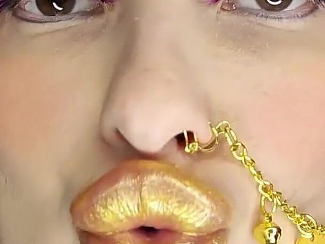 I Mesmerize You with My Lips and Magic Crystal (Princess18)