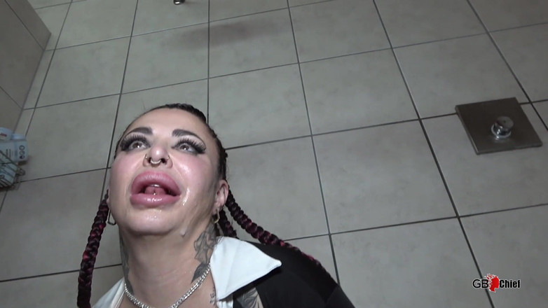 GangBang-Dream: Alicia Dark Real Cumslut Hardcore Gangbang in Hamburg