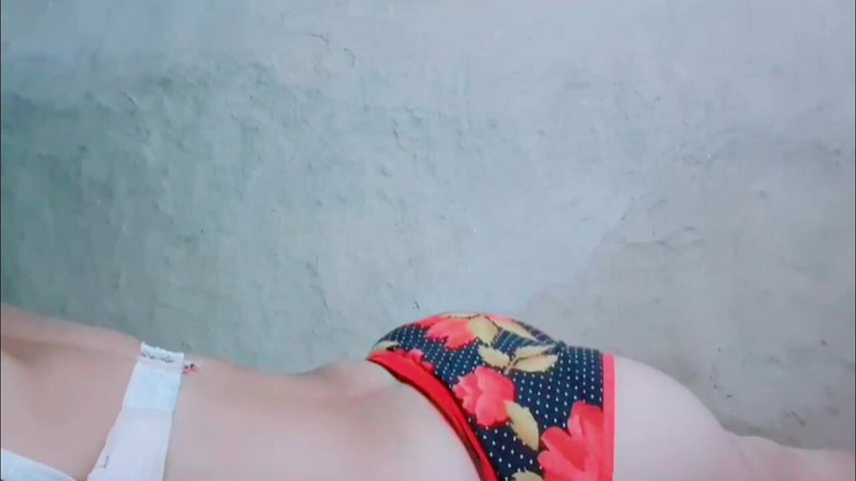 TricolorMusic3: Il mio corpo brama la sensualità, sto in qualche modo...