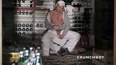 Sneaker gay: Šukaný chlapec sólo čichá jeho tenisky