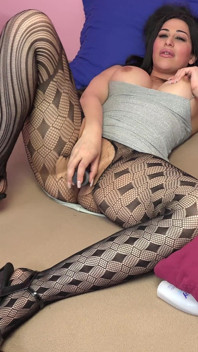 Lila Lust ฉีกตาข่ายเพื่อเวลาเล่น