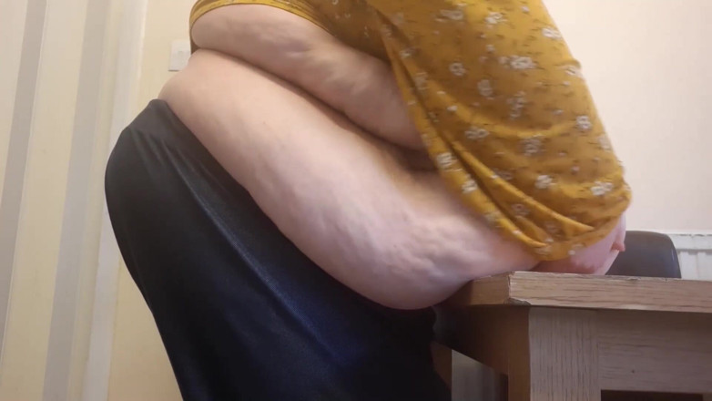 SSBBWLadyBrads: Belly lifts and table drops with slaps