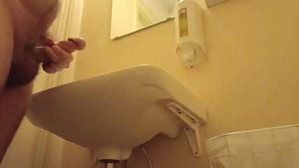 Ed Eden: Pod umyvadlem