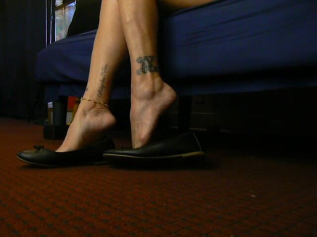 Abby Anna: Gece kulübü yıpranmış bale daireleri