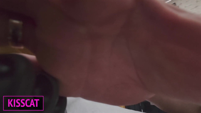 KissCat: S5e3 kamera arkası bölüm 2: üvey anne buharlı banyoda Matthew Meier'i emiyor