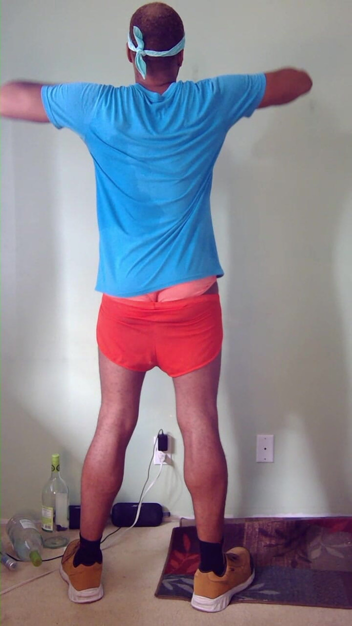 Kennie Jai: Kennie Jai melancap dalam but untuk awak