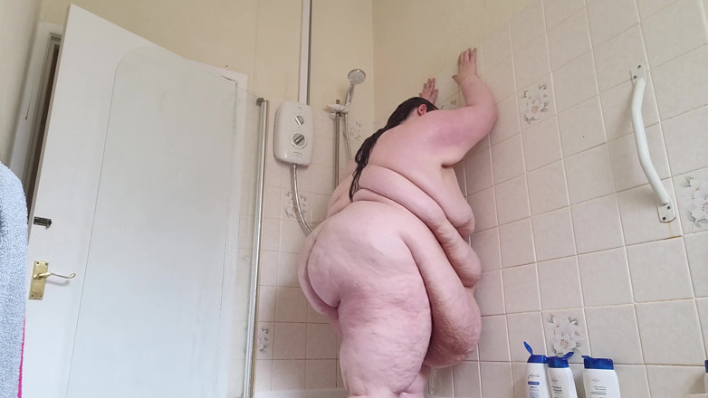SSBBWLadyBrads: Shower jiggles and washing