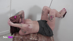 Foot Fetish Brazil: Geek Girl ने ग्लोरीहोल पर मस्ती की! लंड चुसाई, पैरों से चुदाई और चुदाई!