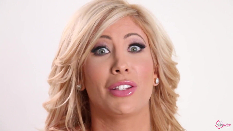 Tasha Reign official studio: Tasha Reign, Nina Elle, Kleio Valentien lesbisch trio spuitend
