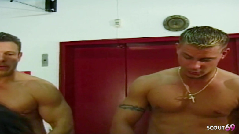 Shemale TS Collection: Sex în grup cu transsexuală blondă sexy cu țâțe mari și pule groase