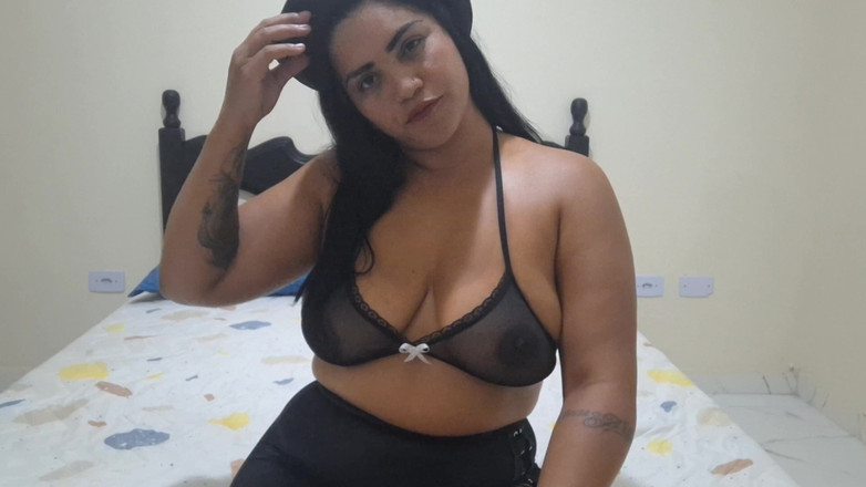 Nicoly Mattos: 饥渴的黑发女郎nicoly Mattos发情了，她想要你为她滴水。