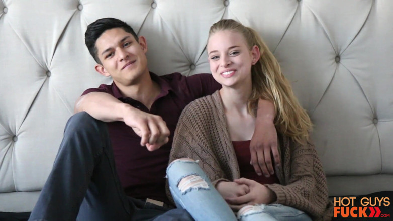 Hot Guys Fuck: Amigas de mucho tiempo Davis Black y Sarah Sunday finalmente
