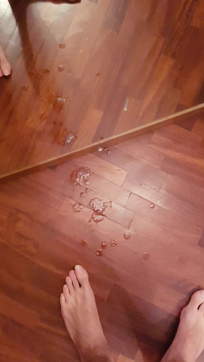 eighteentwink: Ich habe so viel heißes sperma über den Spiegel geschossen. Würdest...