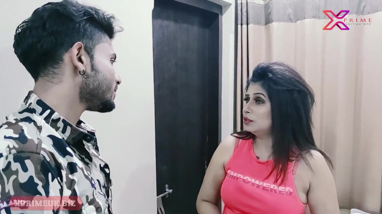 Indian Erotica: Milf India berkongkek tegar dengan orang asing
