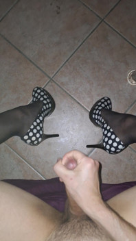 Sissy Slut in Stockings Cums on Heels