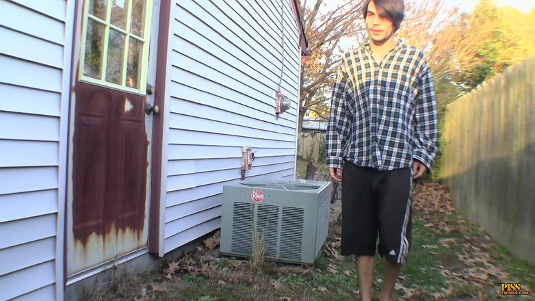 Piss Twinks: Horny Boys Draining Juices