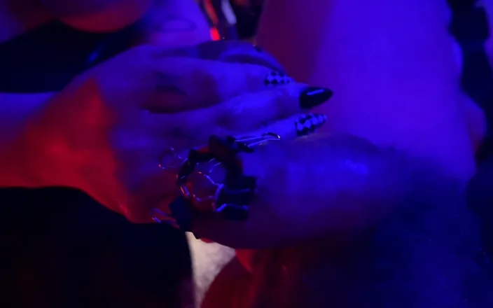 Domina Dark: Spankerellas Dvojité C.b.t.