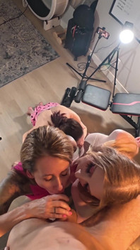 オージー、ホットフォーサム、トランスガール、そして2人のホットガールが8インチのペニスを荒々しく味わう。ジャネル・フェネック。タイトガール。ノーティゲインズ