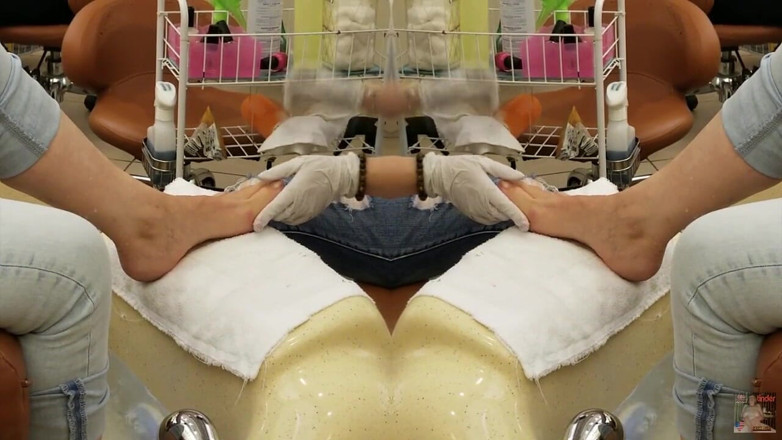 MarieRocks: Marie Rocks gets a pedicure