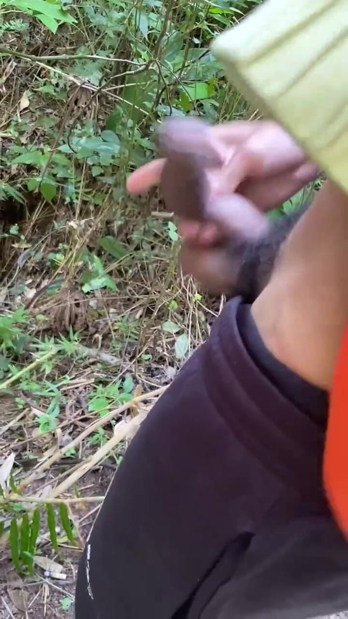 Vida Noite: Писсссированная страстной писсирует на тропах