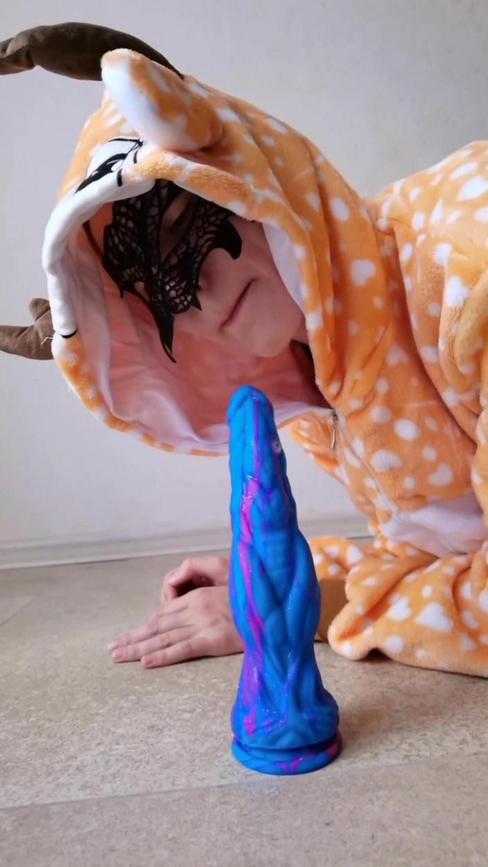 SweetWetElla: Horny big ass fawn craves a huge dragon cock. - SweetWetElla
