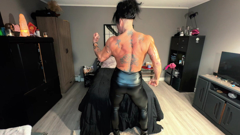Kandylegsxxx: Kandys nakazuje twój ładunek w skórzanych spodniach