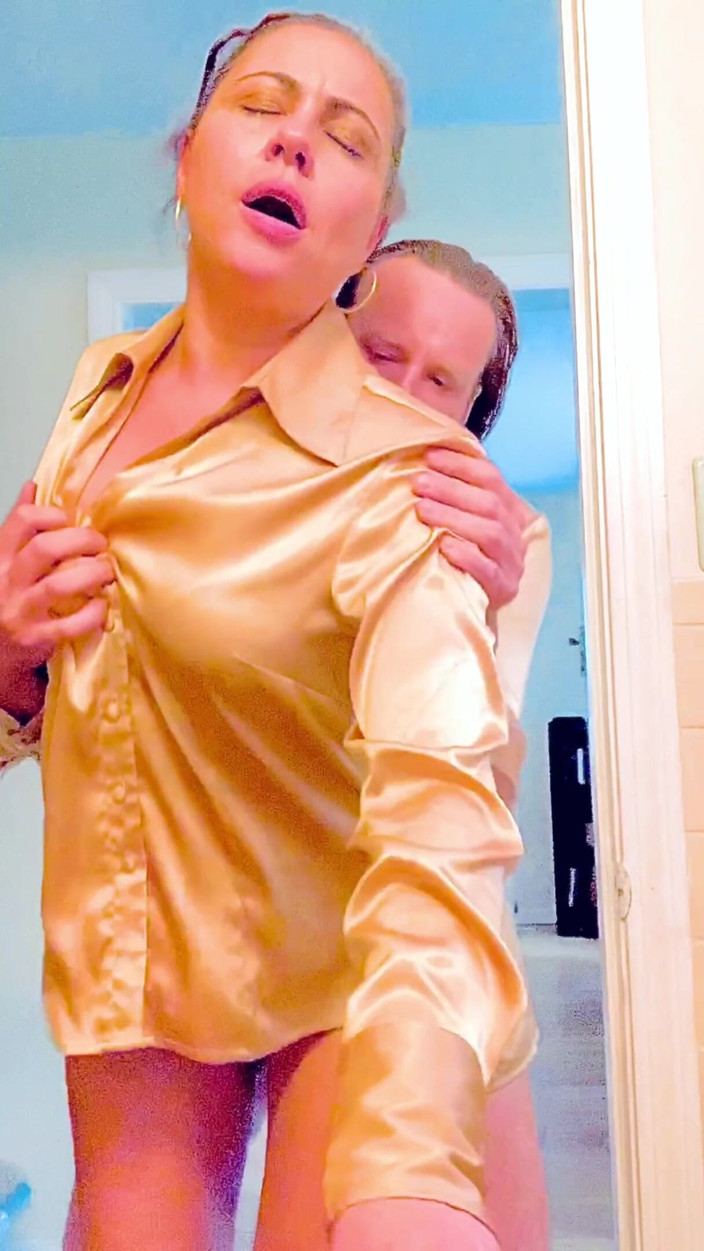 Satin Fetish King: Fantasi fetish ngentot tante satin emas
