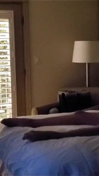 Quente jovem puta fodida duro em motel com a porta aberta!